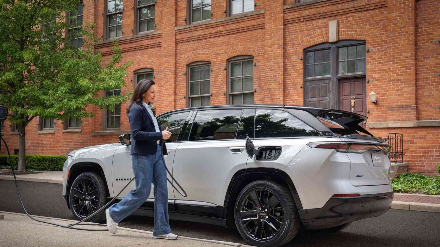 Wagoneer S, parte la sfida di Jeep a Tesla