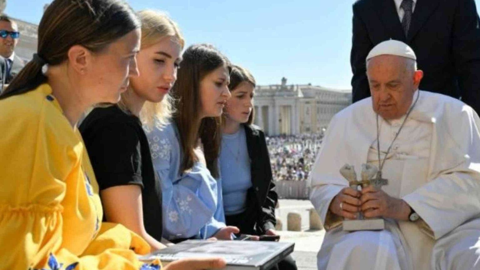 Madri e mogli dei prigionieri ucraini dal Papa. «Tornino da noi dalla Russia»