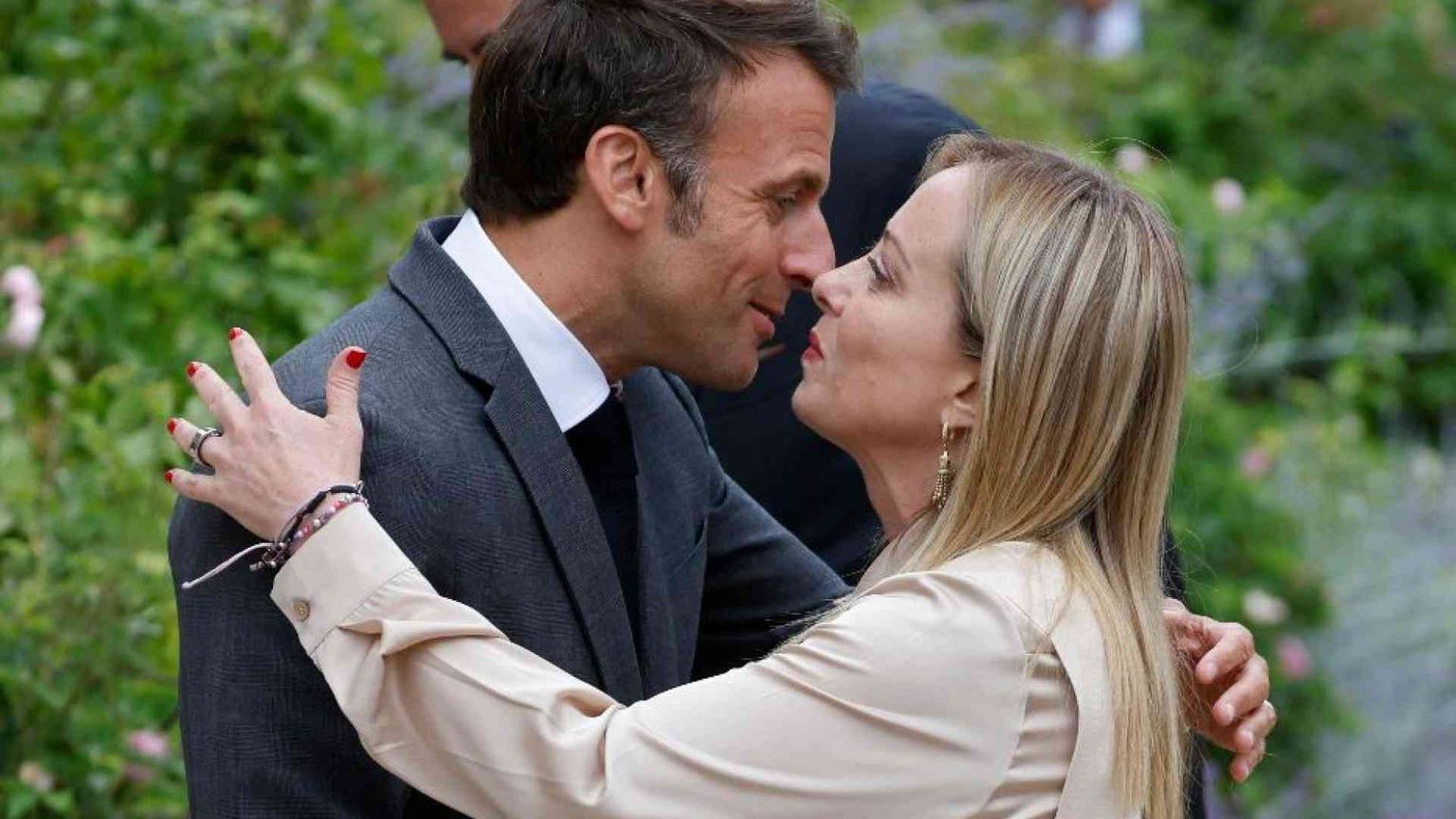 Meloni: «Vogliono mettere all'angolo chi non vota a sinistra»