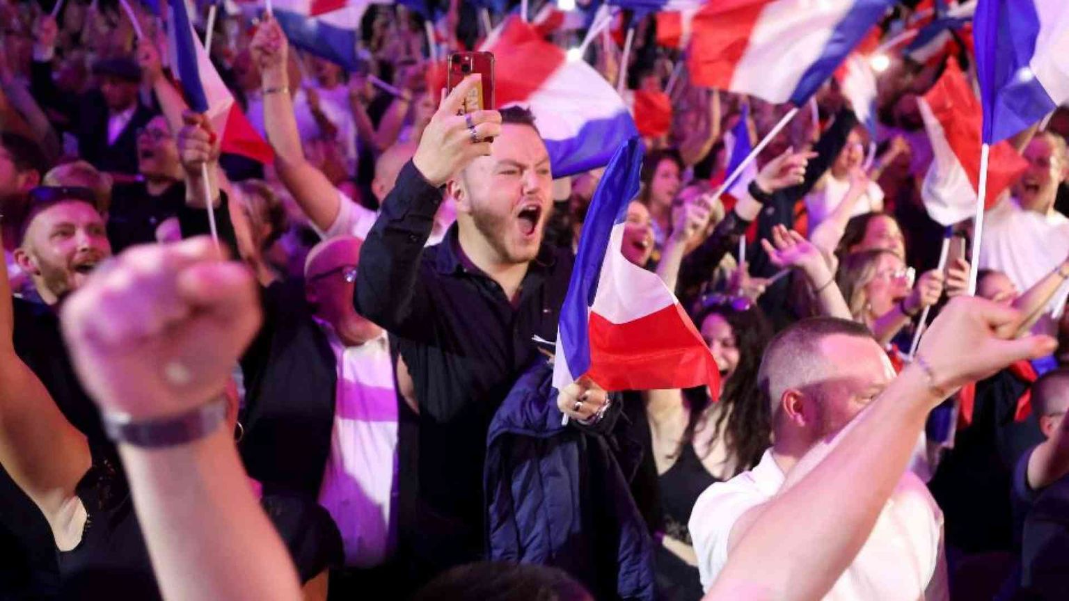 La scommessa persa di Macron e i 4 passi che hanno sconvolto la Francia