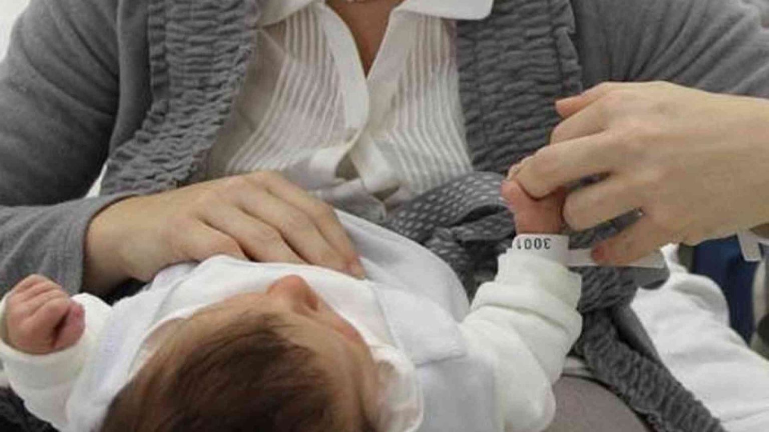 FI lancia il reddito di maternità