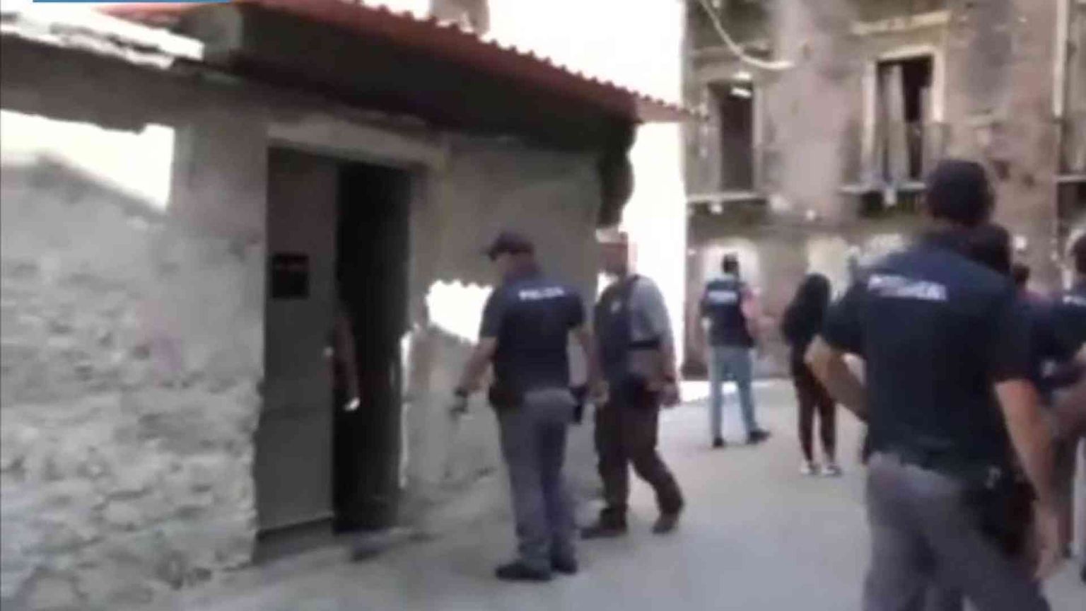 Maxi operazione contro la prostituzione in 27 province, sette arrestati