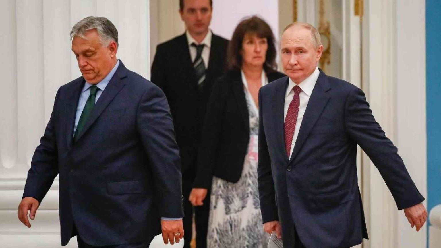 Orbán alla corte di Putin imbarazza l’Ue: «Atteggiamento sleale»