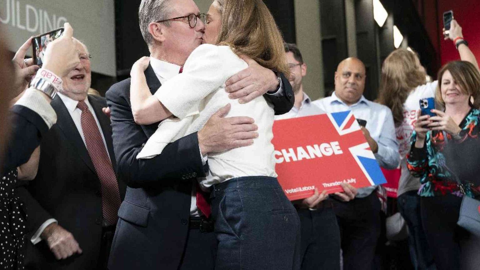 L'«ordinario» sir Keir arrivato in vetta da uomo «straordinario»