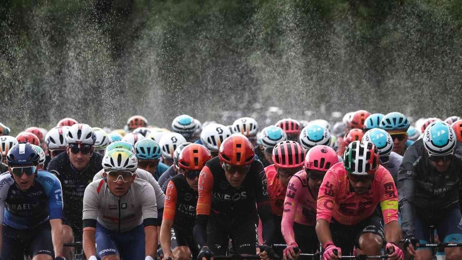 Al Tour de France è vietato baciare la moglie