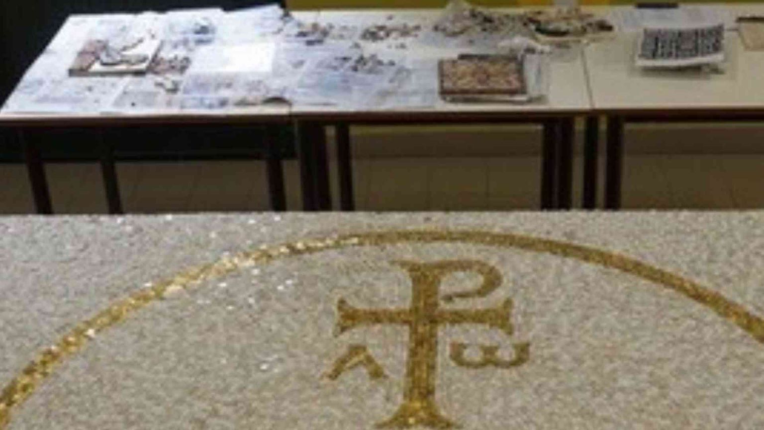 I mosaici dei detenuti sull'altare di papa Francesco