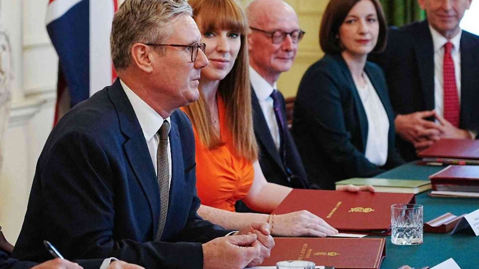 Il programma di Starmer: stop al piano migranti in Ruanda. Due donne al vertice