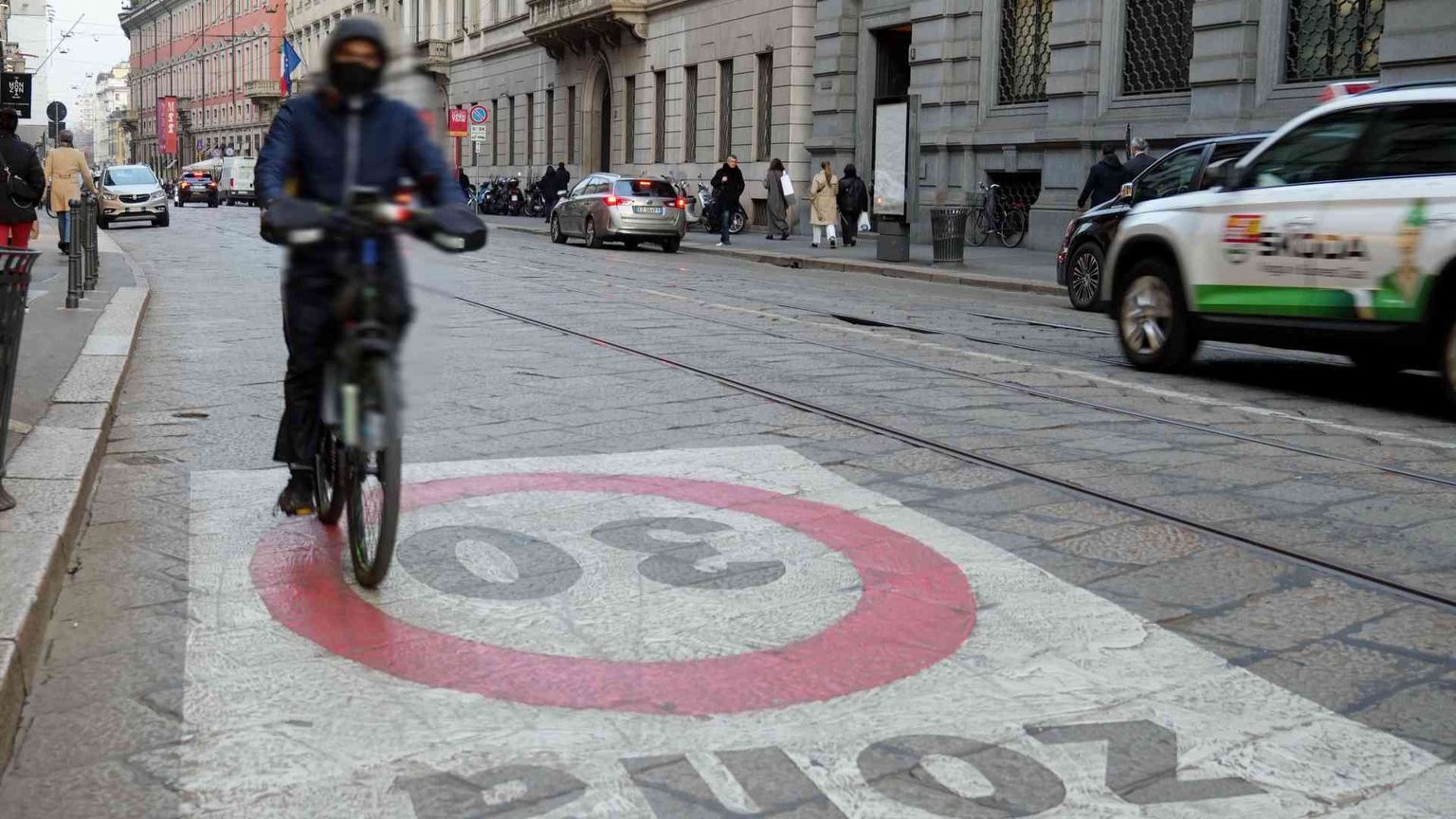 Milano, a 30 km all'ora l'inquinamento aumenta: ecco perchè