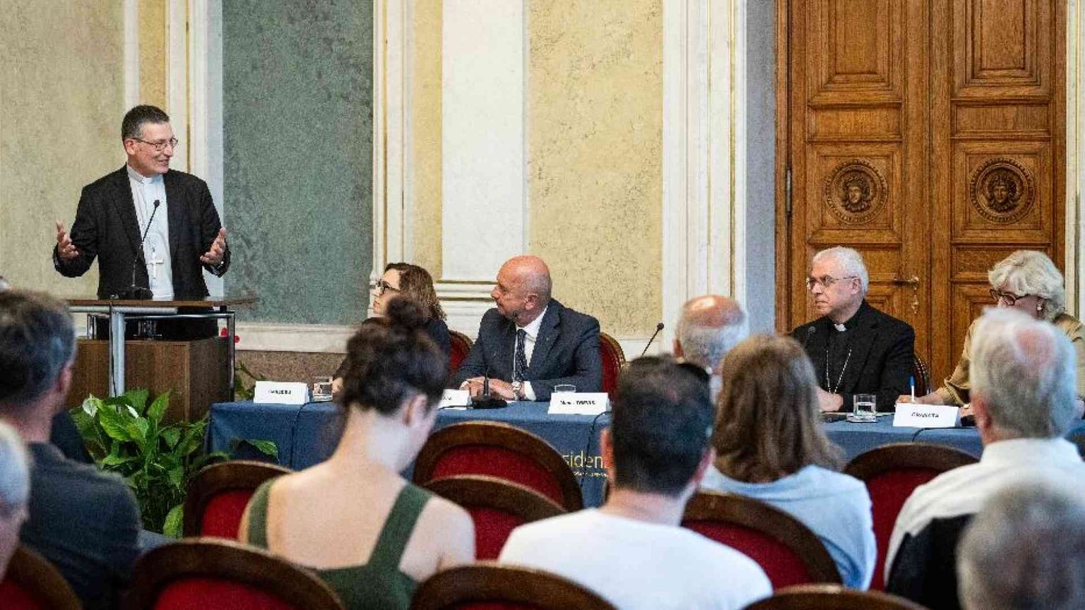 Manuel, malato di Sla, benedice il suo amico vescovo