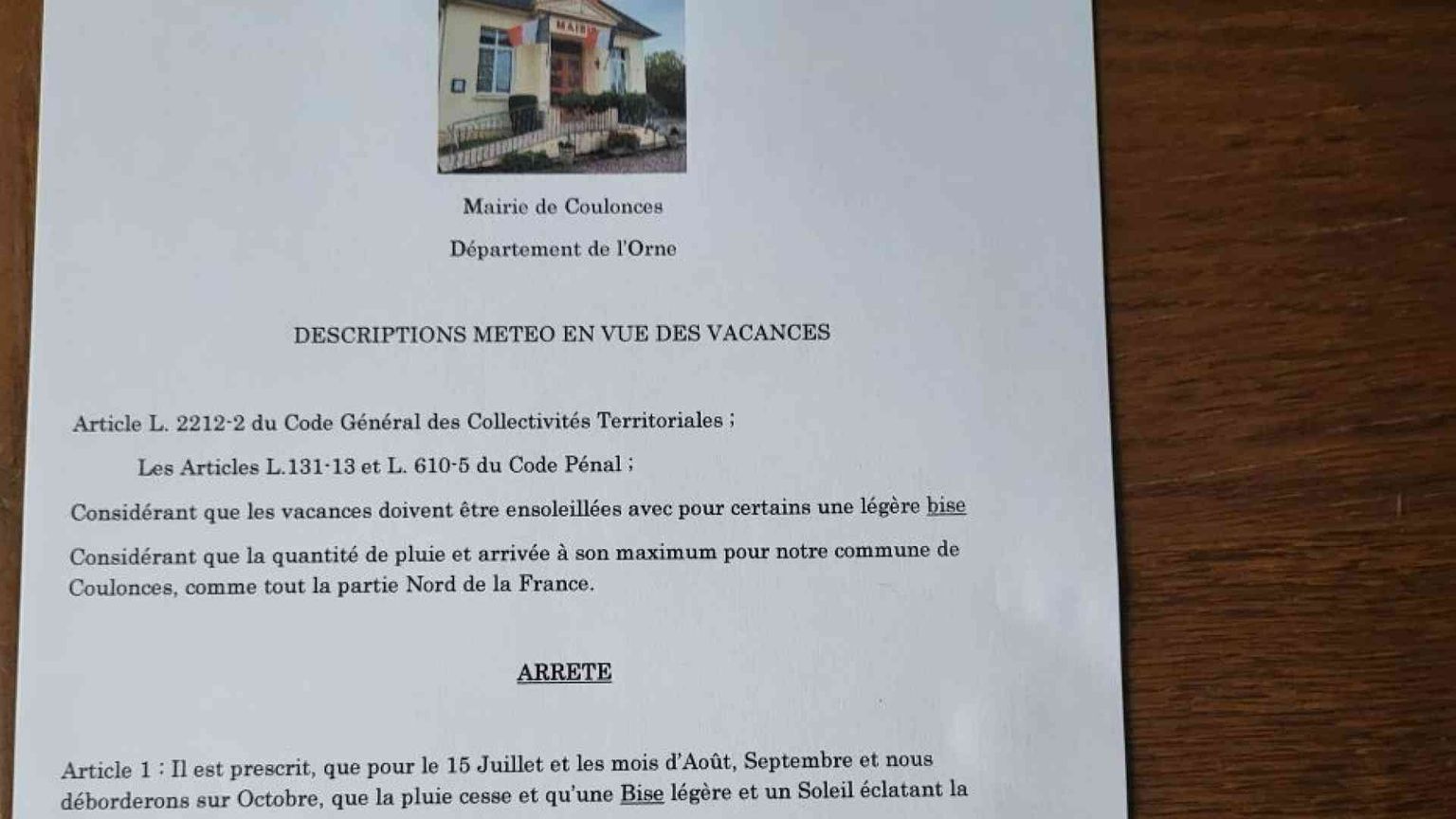 Bel tempo per legge in Normandia: l'ordinanza del sindaco di Coulonces