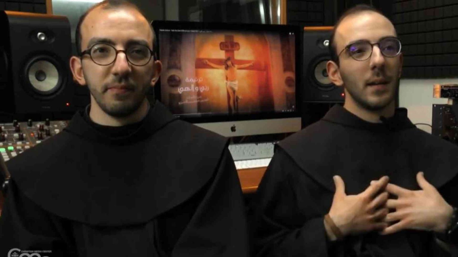 George e Johnny, fratelli gemelli ordinati sacerdoti dallo zio