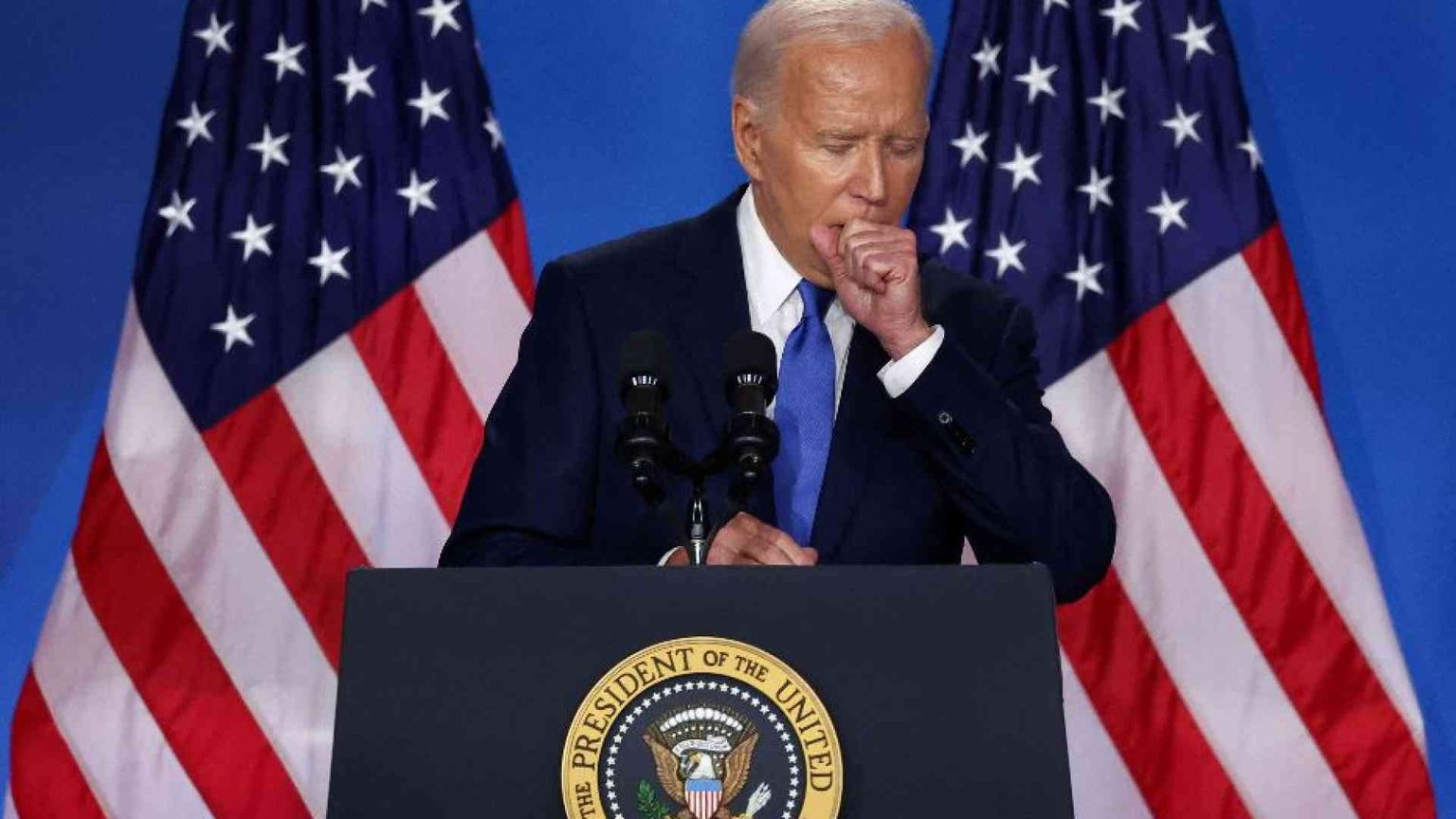 Biden insiste: sono il più qualificato. Ma chiama “Trump” la sua vice Harris