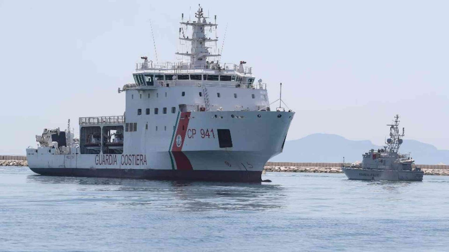 Le reliquie di santa Rosalia sulla Diciotti: «In mare le vite vanno salvate»