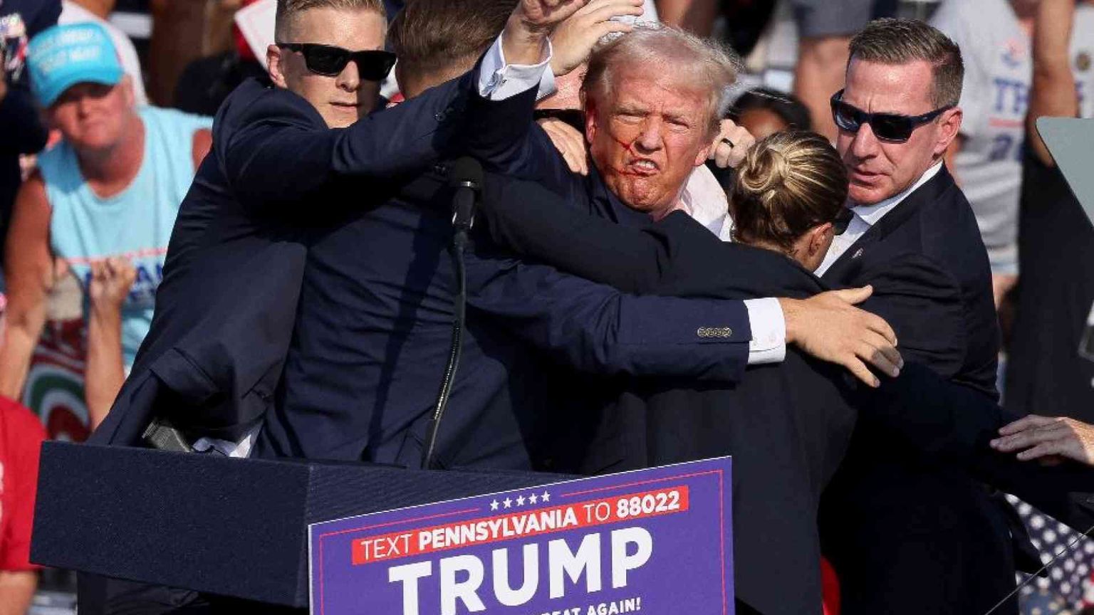 Attentato a Trump, ferito a un orecchio. Che succede adesso in America?