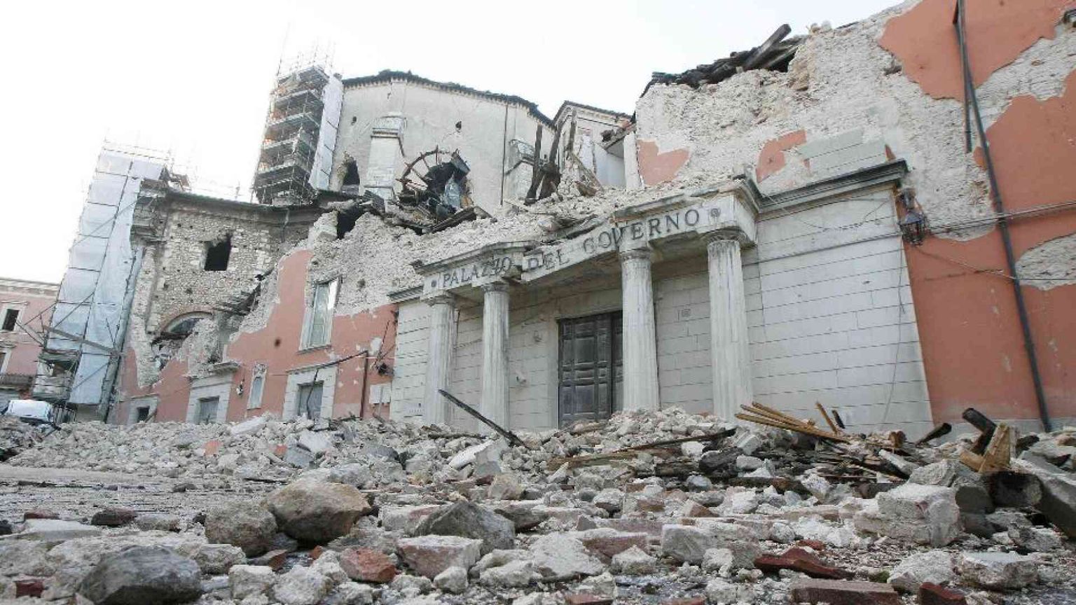 Per i giudici se i 7 studenti sono morti nel terremoto è stata «colpa loro»
