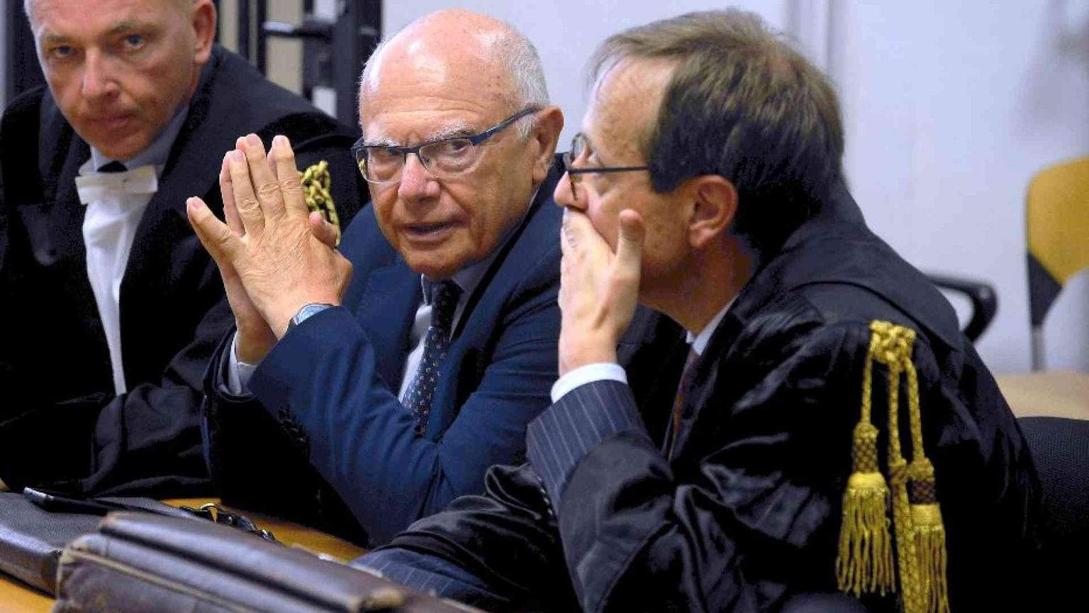 Il virologo Galli condannato a un anno e quattro mesi per falso