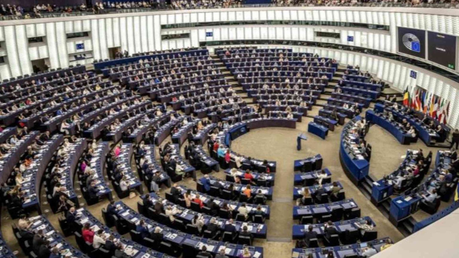 Sì alla risoluzione Ue pro-Ucraina. Passa la linea dura, italiani divisi