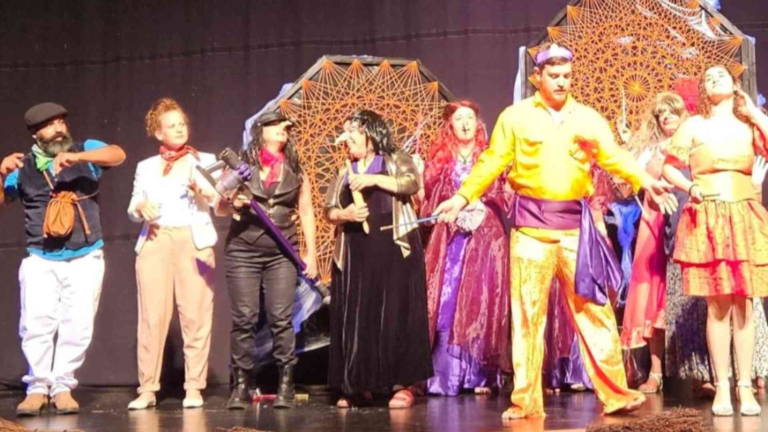 «Resto qui, dove ho creato il teatro di pace»