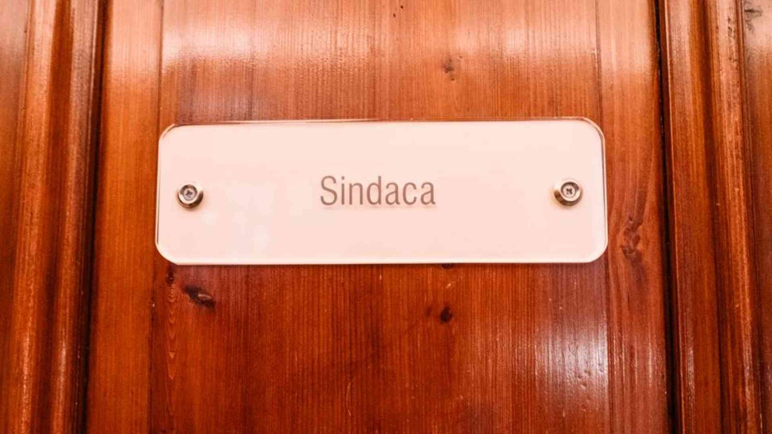 «Stop ai nomi al femminile». Poi la Lega fa retromarcia