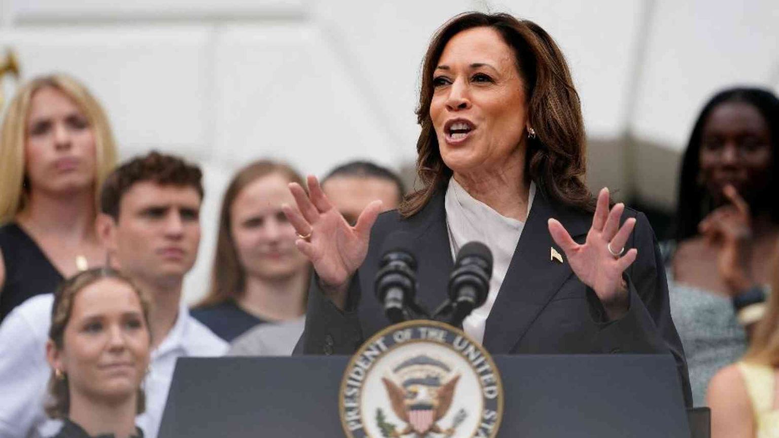La prima di Kamala: «Grata a Biden». E i democratici cominciano a crederci