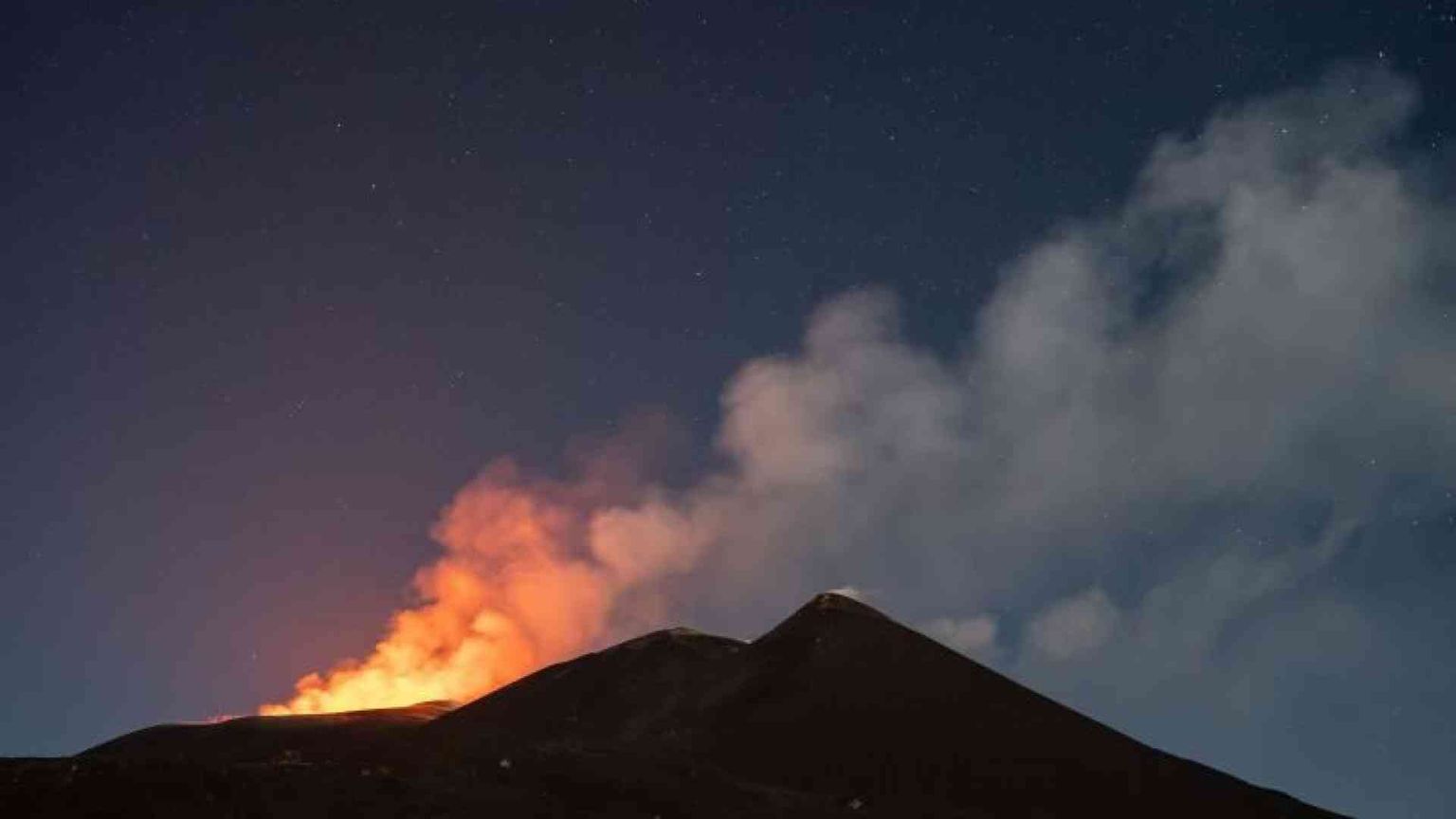 «Tanto spettacolo, zero rischi. Vi spiego il fenomeno Etna»