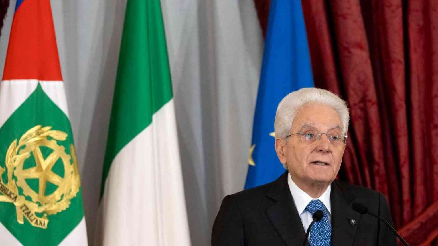 Il richiamo di Mattarella: «Eversivi gli attacchi alla libera informazione»