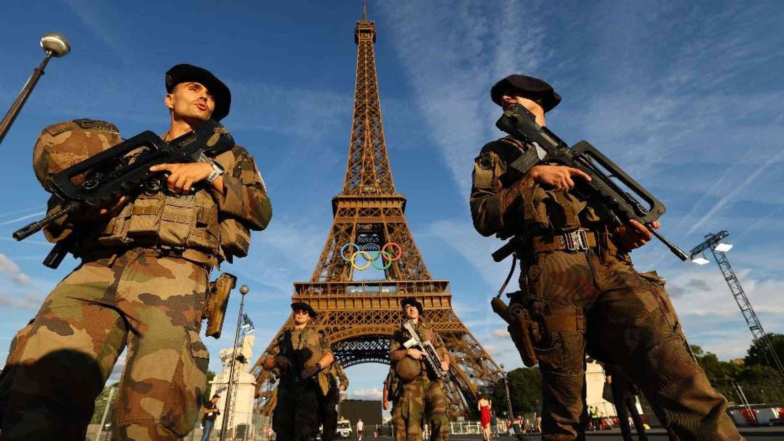 Parigi divisa e blindata adesso gioca per unire