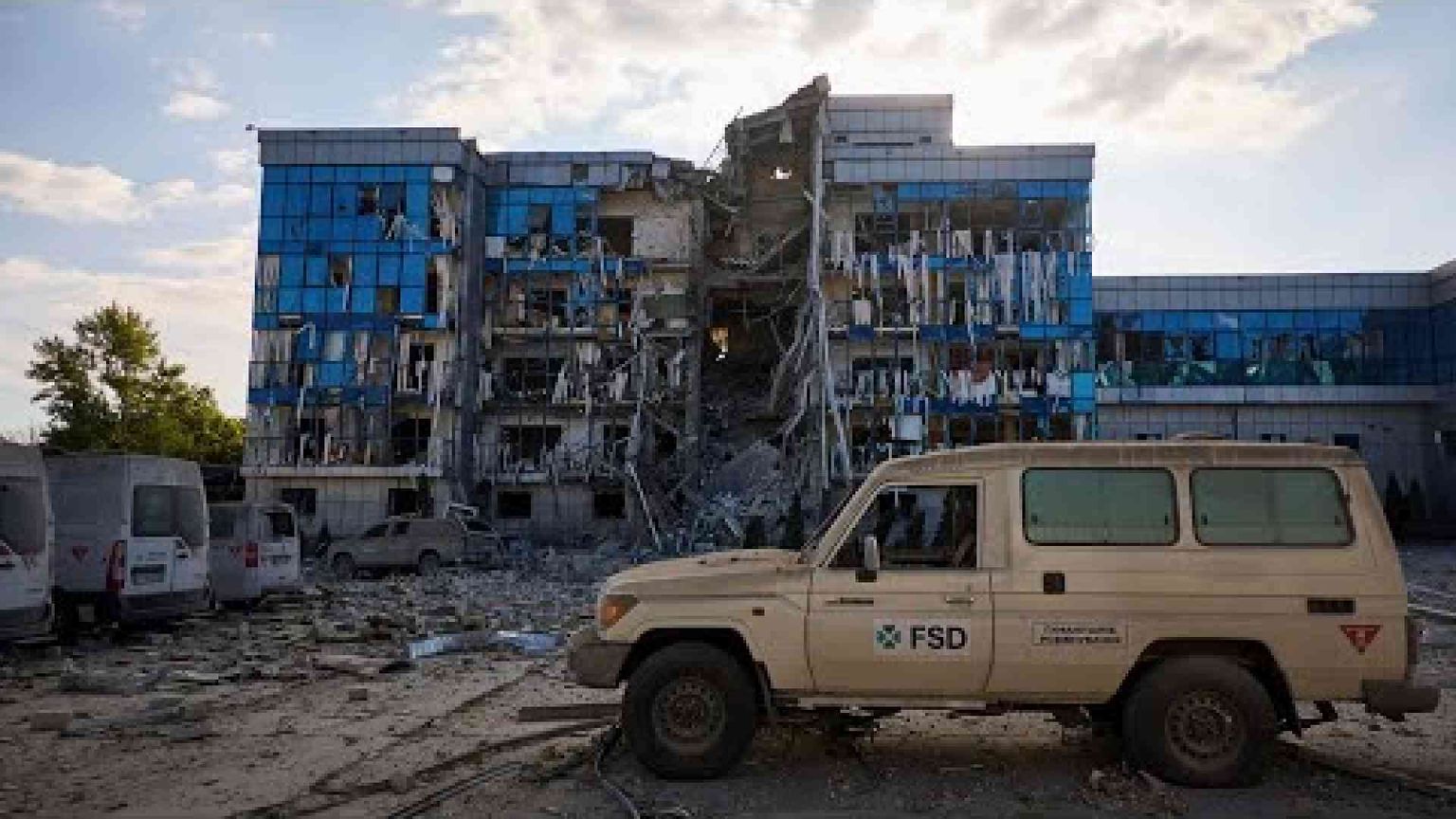 Missili russi sulla stazione e sui volontari delle Ong. L'ora buia di Kharkiv
