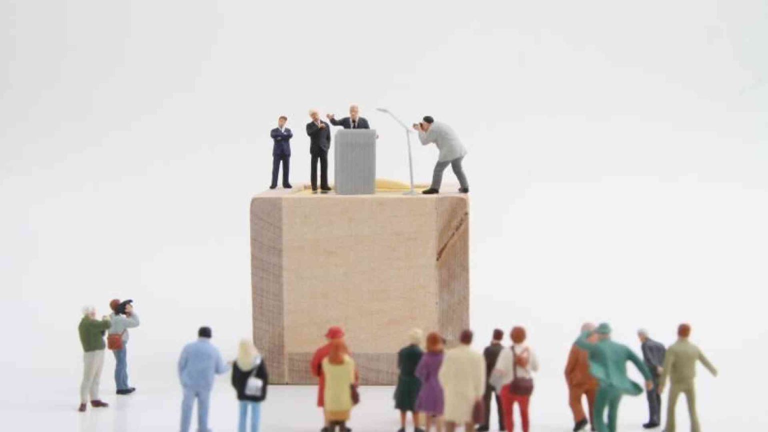 L'italo-romanesco lingua del potere. Così si promuove il populismo