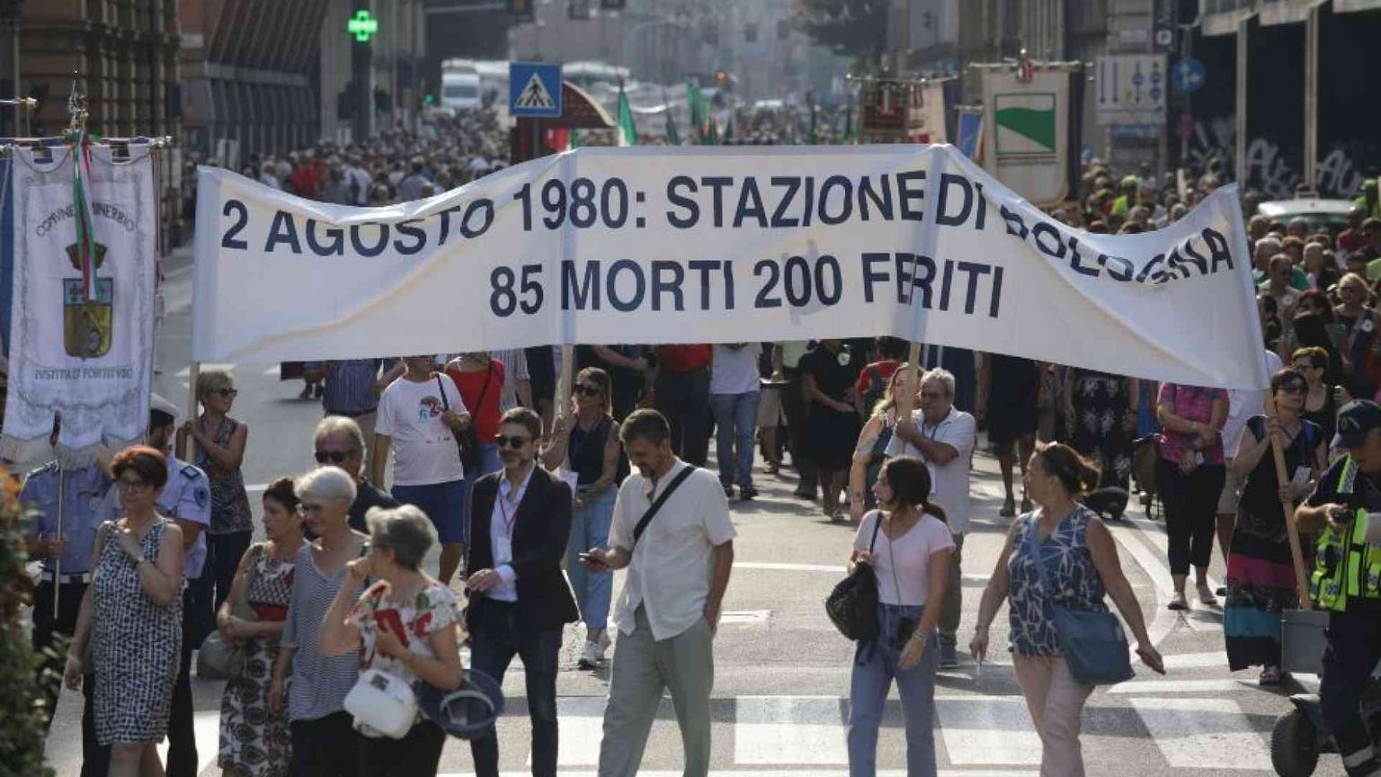 L'amaro scontro tra i familiari delle vittime di Bologna e il governo
