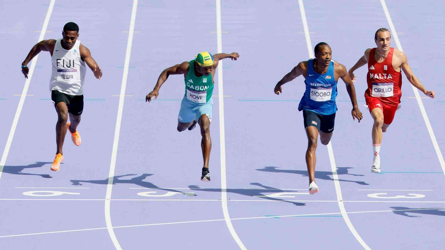 Beppe Grillo e i peones, quelli che il podio nemmeno lo sognano