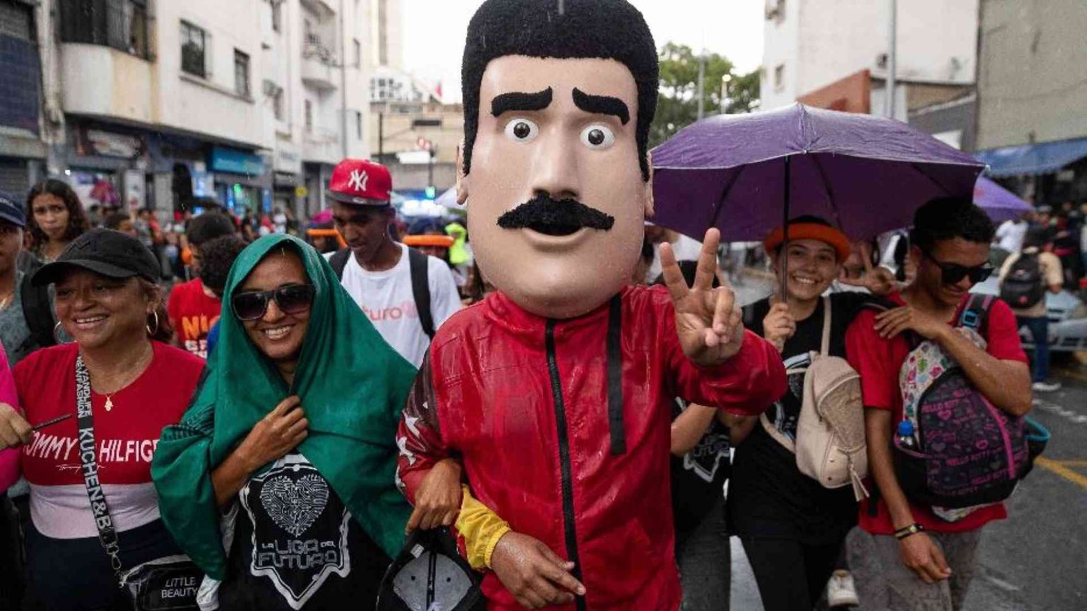 Maduro attacca anche WhatsApp: strumento «usato dai fascisti»