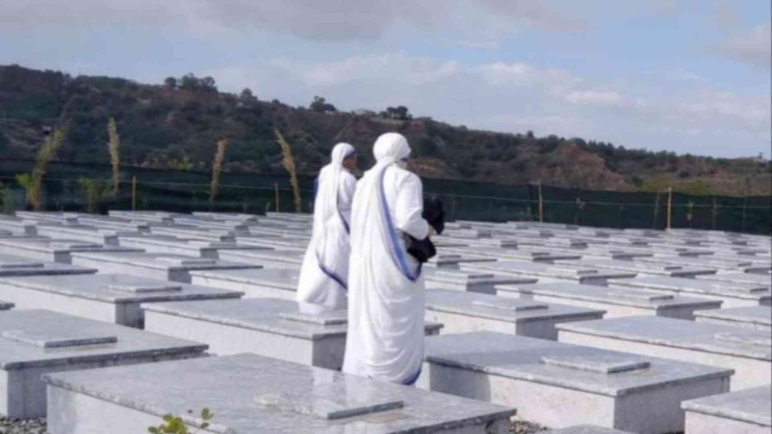 Hanno una tomba i 21 corpi senza nome annegati nel mar Ionio