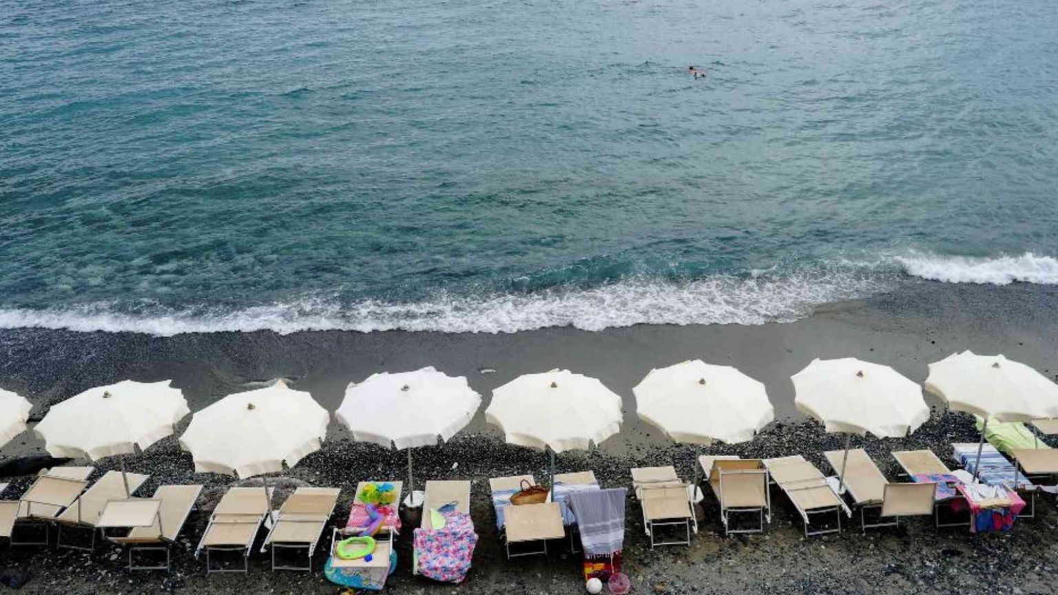 Balneari, stop al rinnovo automatico delle concessioni