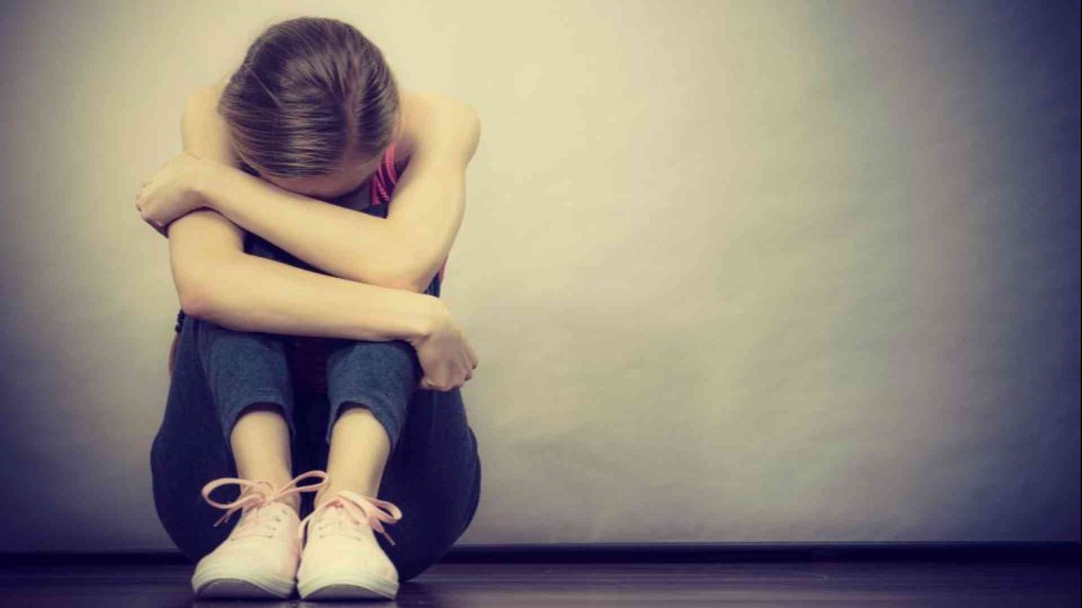 Figli che soffrono dentro: i segnali per capire il disagio
