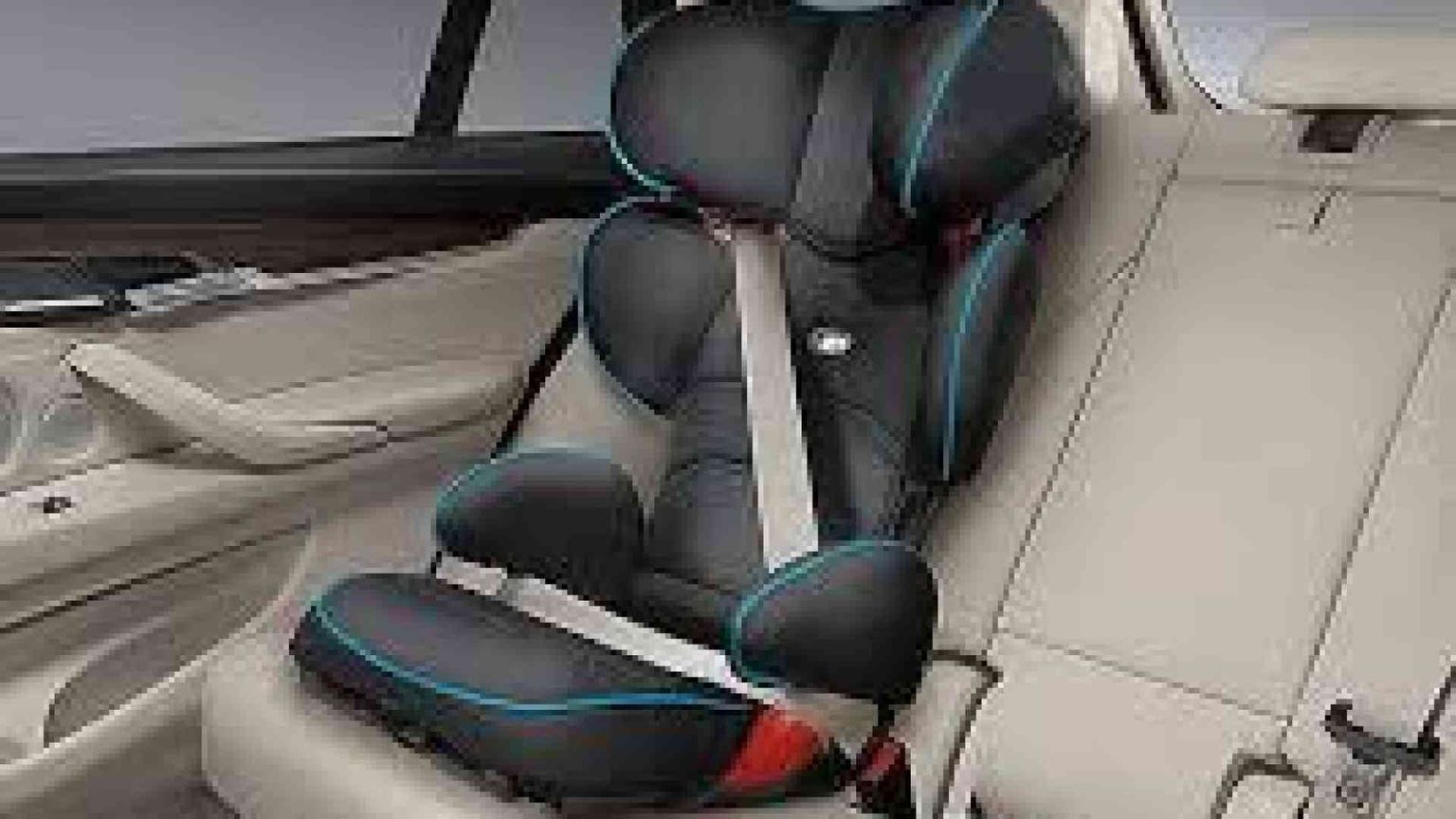 Bambini e seggiolini in automobile, ecco le nuove norme