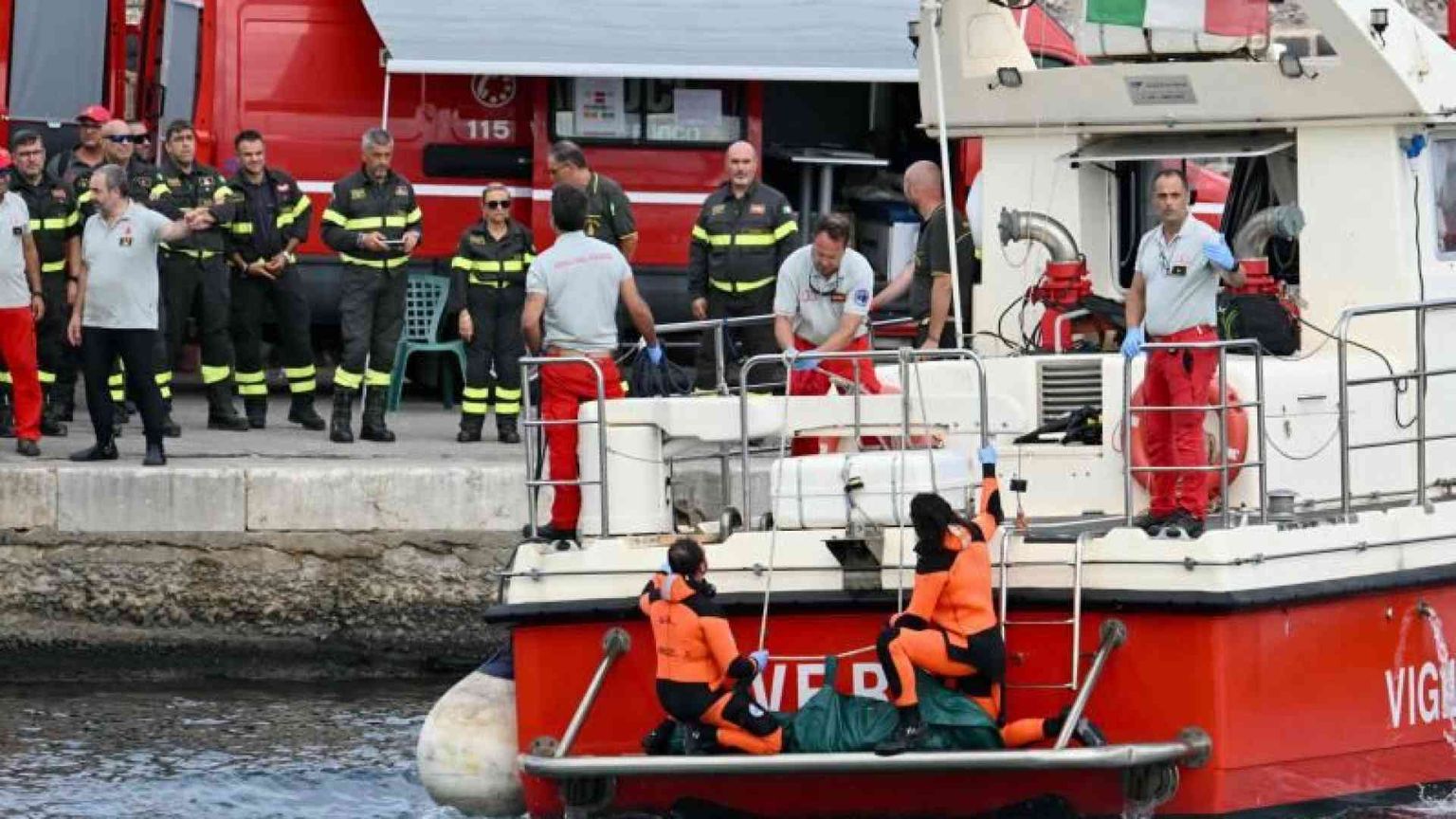 Lo yacht affondato: le vittime recuperate e quei 15 minuti fatali