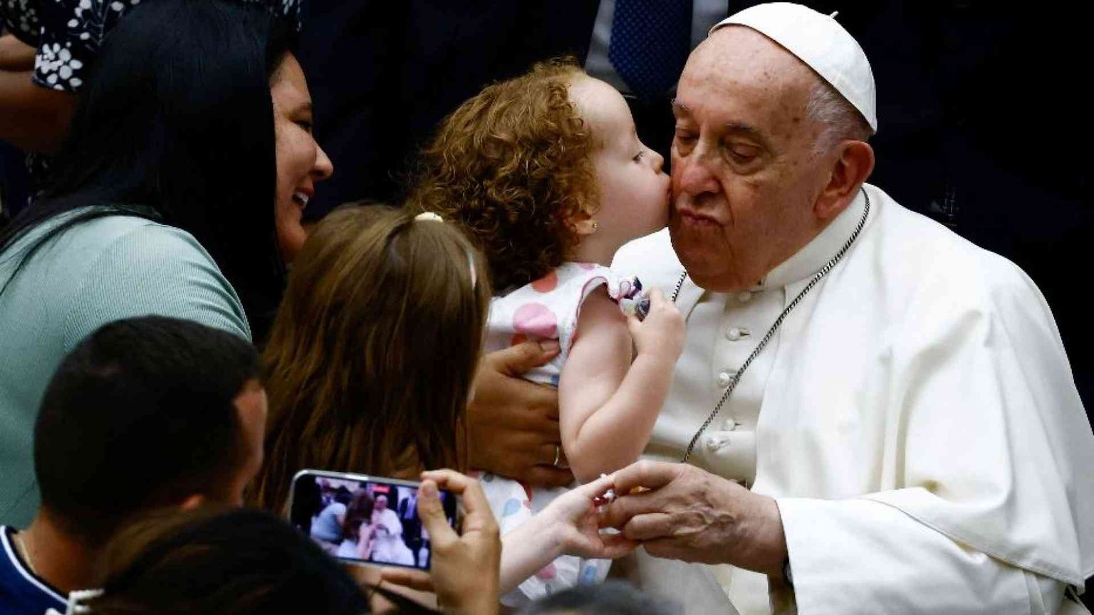 Il Papa: è dalle tasche che il diavolo entra nella nostra vita