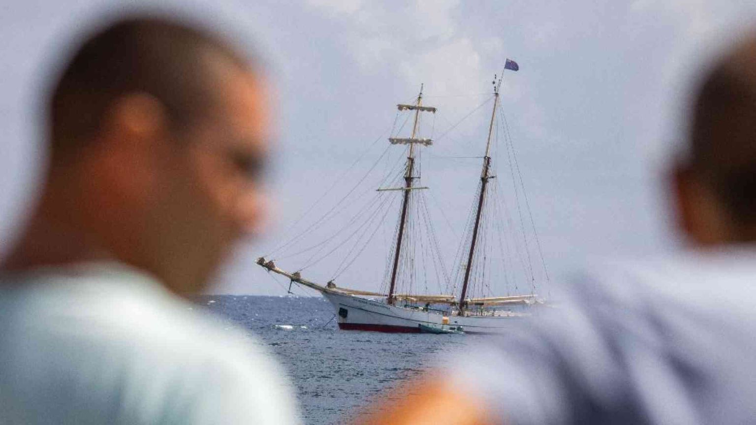 Ancora e boccaporti aperti. L'esperto: «Lo yacht affondato? Troppi errori»