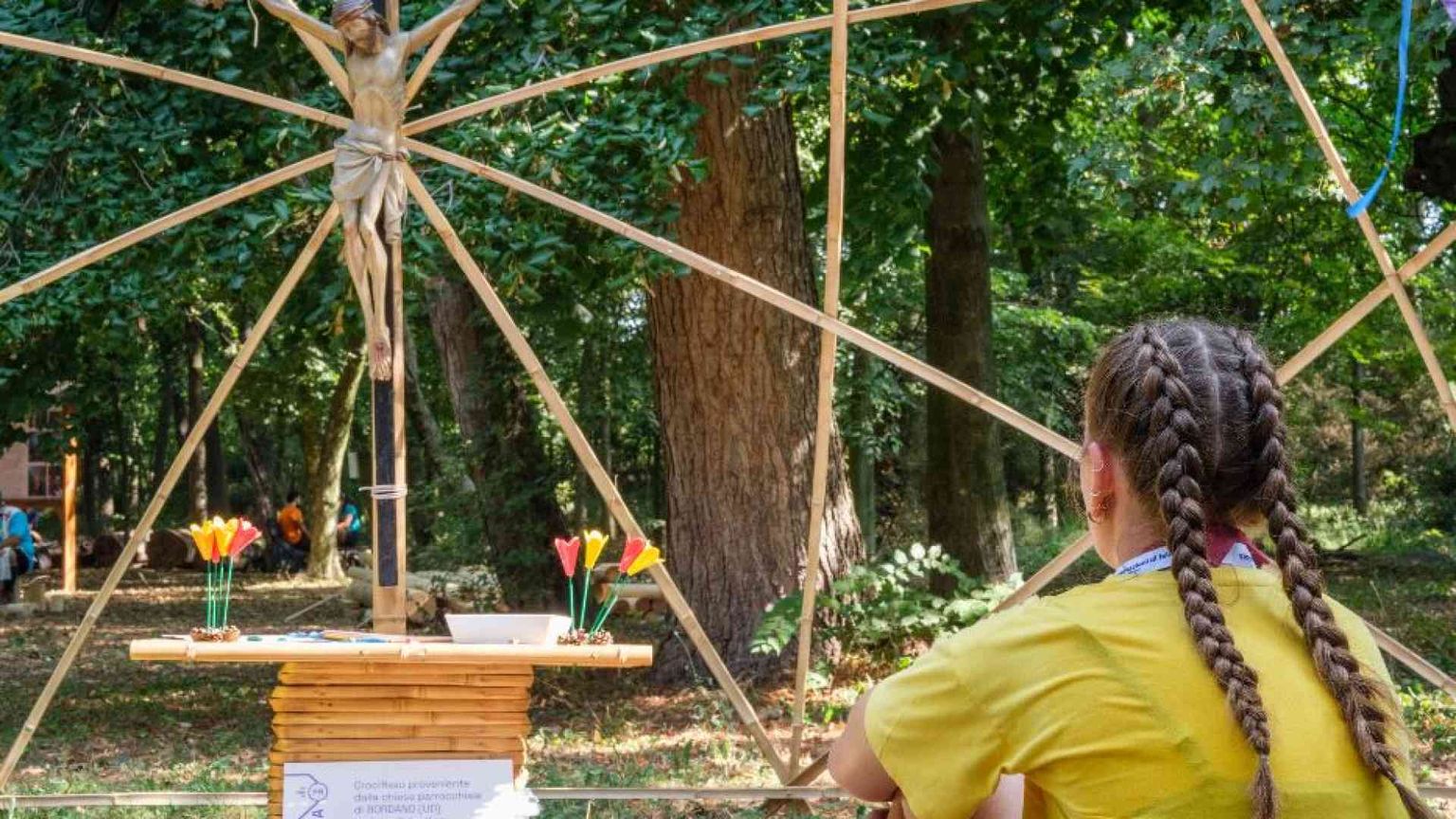 Vivere al servizio degli altri. Le storie e i racconti degli scout