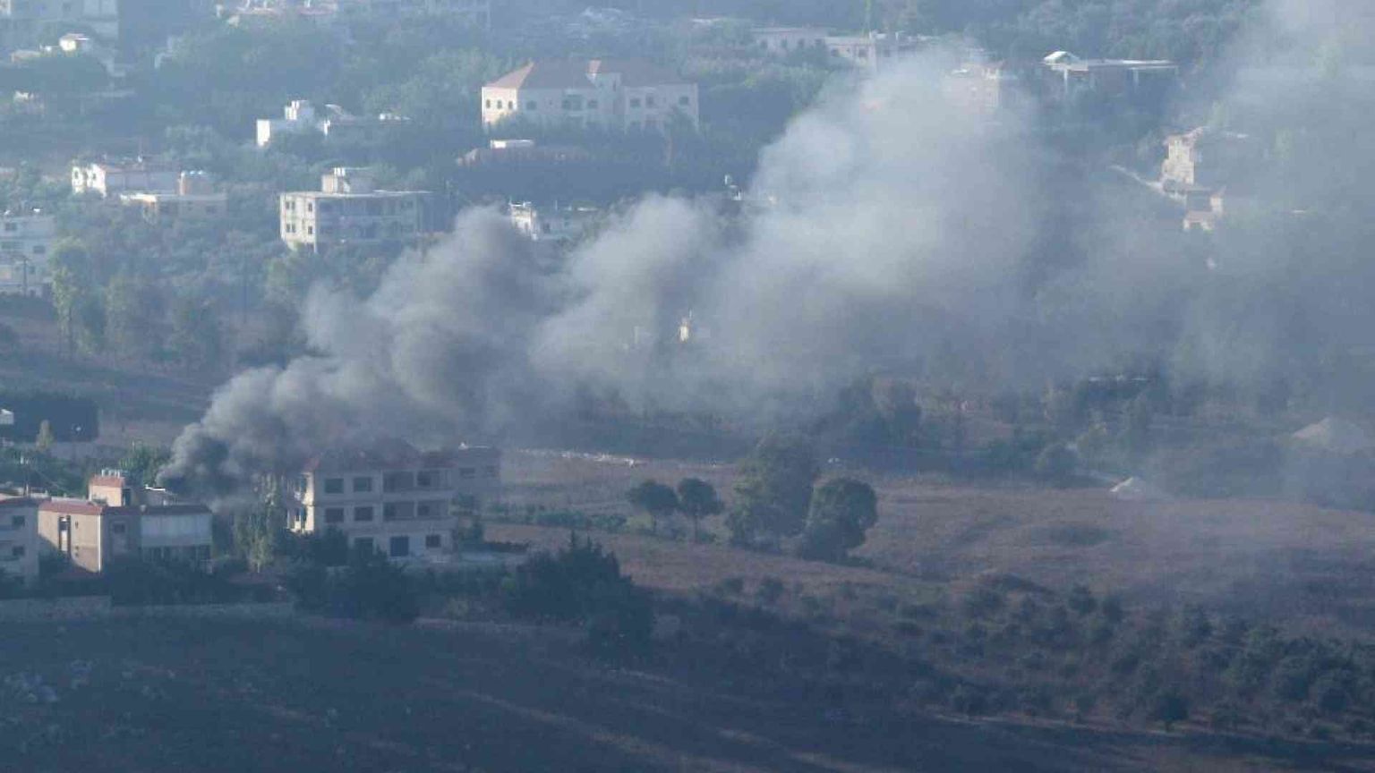 Fuoco incrociato Hezbollah-Israele. E Hamas lascia i negoziati del Cairo