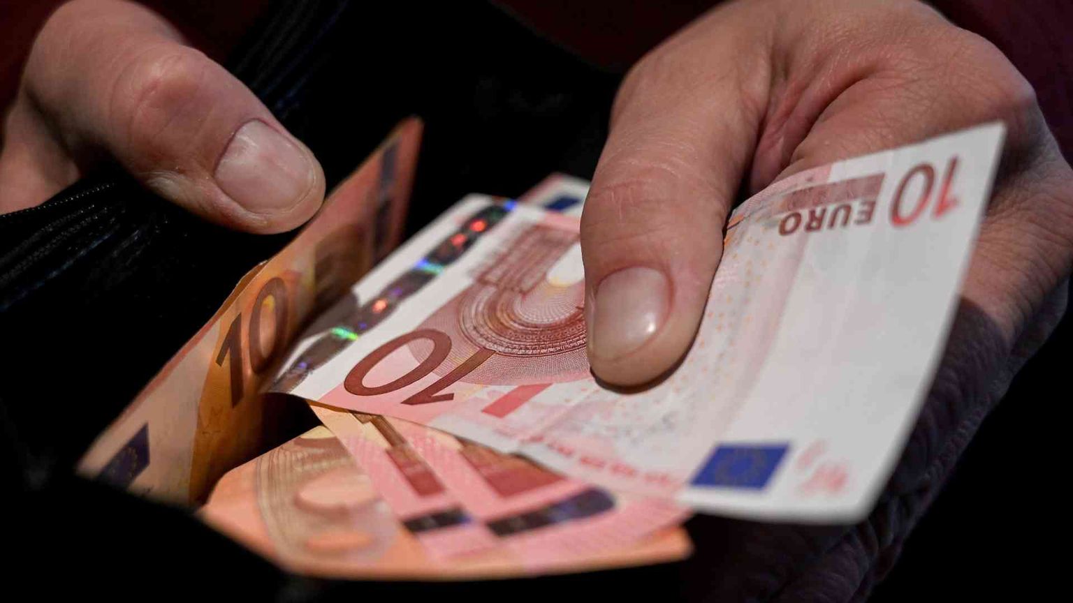 Casa, bollette, trasporti: la metà del nostro budget sono spese obbligate
