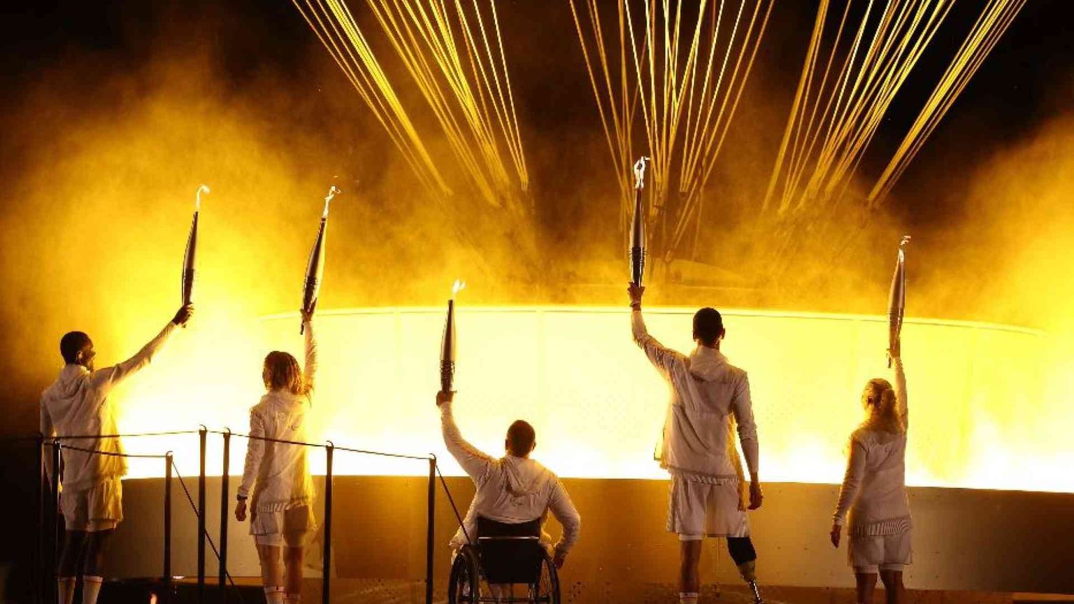 Cerimonia d'apertura: atleti al centro e nessuno scivolone