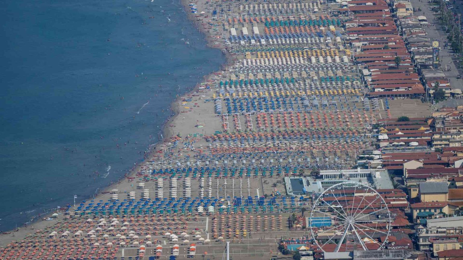 Aumentano i crimini nei mari: una violazione ogni 119 metri di costa