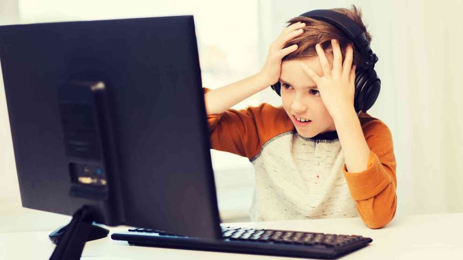 Le Big Tech corrono ai ripari contro l'abuso social dei giovani