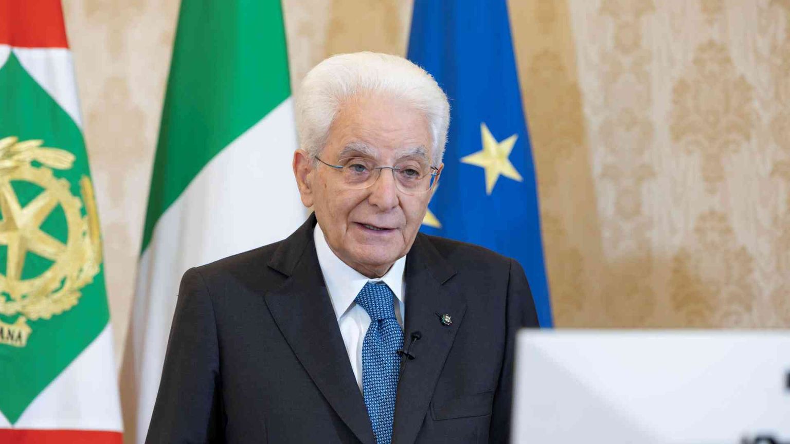 Mattarella: «Ineludibile abbattere il debito. L'Europa è incompiuta»