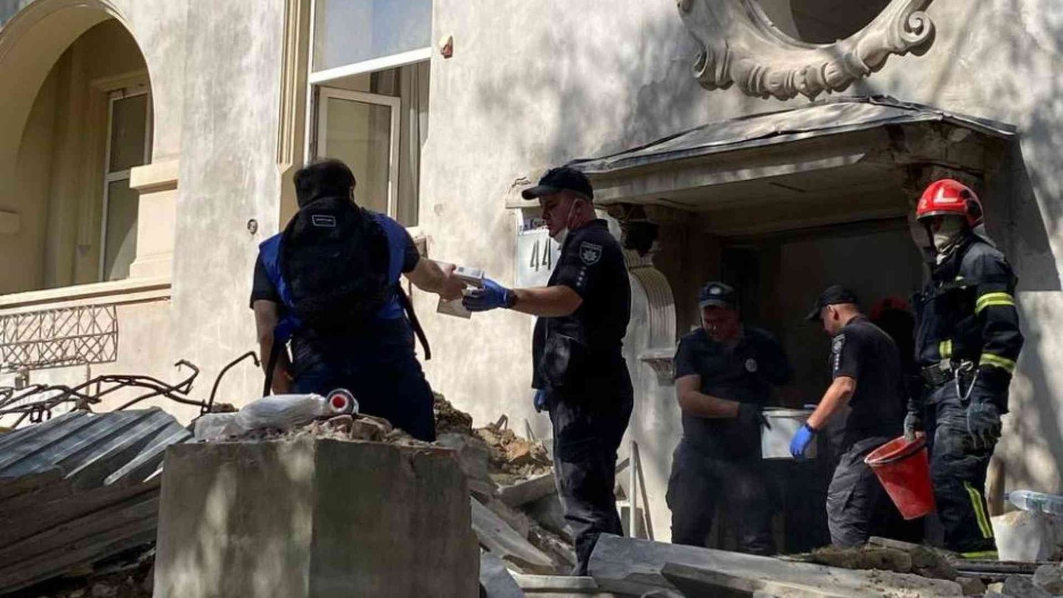 Dalla Caritas a Sant'Egidio, «così soccorriamo le famiglie bombardate»