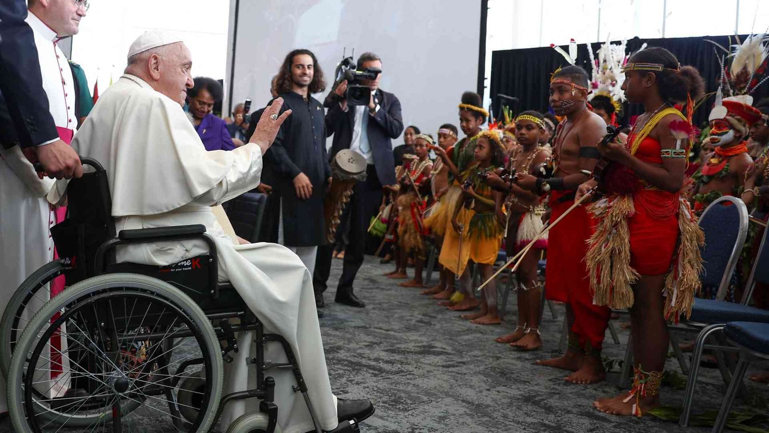 Papa: «Risorse naturali a beneficio di tutti. Basta violenze tribali»