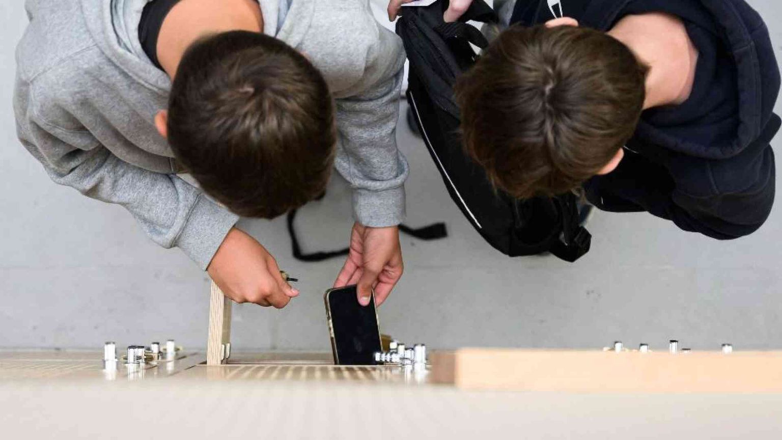 Smartphone e social vietati agli adolescenti: il nostro sì, il nostro no