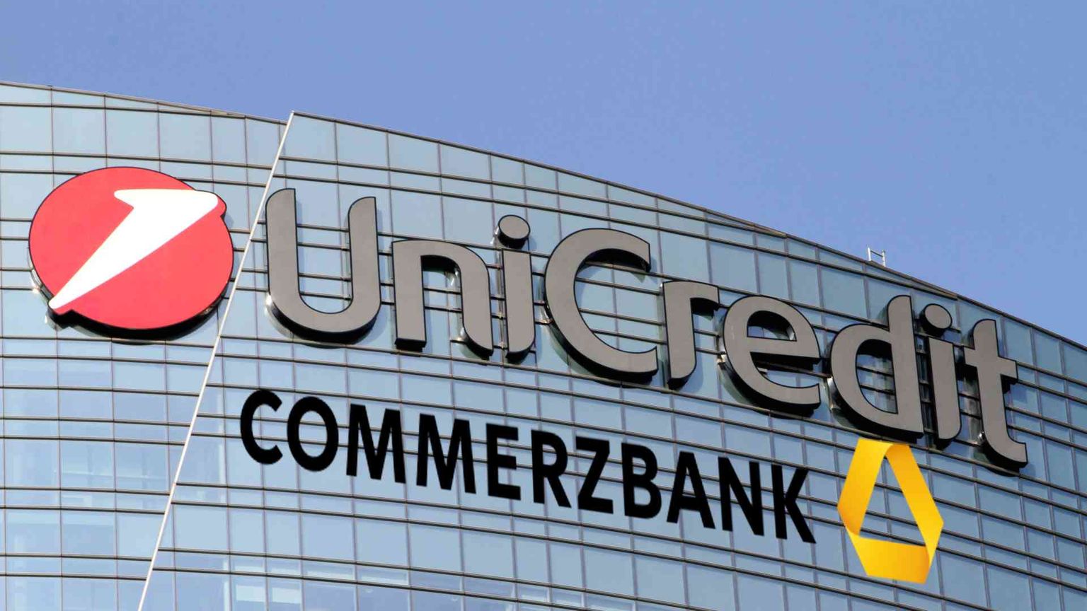 Unicredit compra il 9% di Commerzbank e punta alla fusione